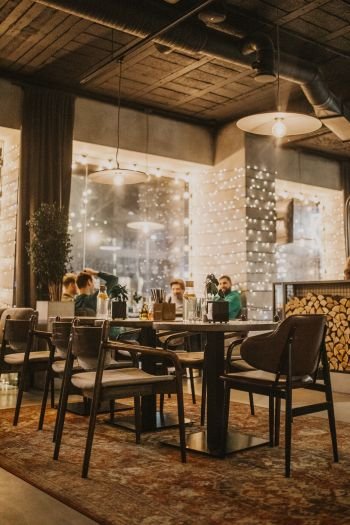 Jauki aplinka su vaizdu į Laisvės alėją restorane Laisvės al. 86